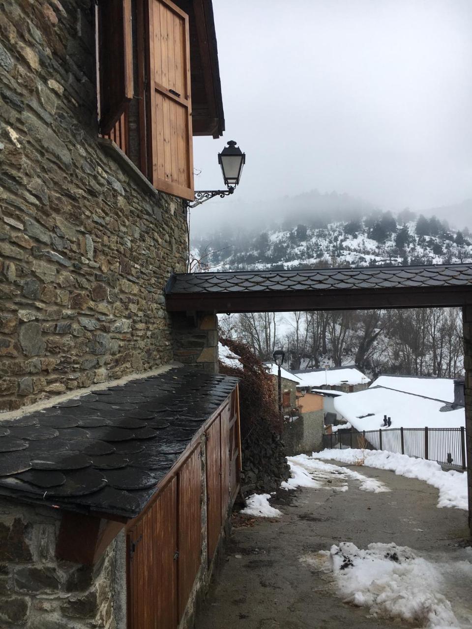 La Caseta De Queixans Con Chimenea Puigcerdà Dış mekan fotoğraf
